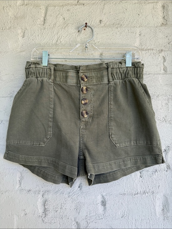 American Eagle Outfitters Pants - NWT American Eagle Olive Super High Rise Mom Shorts W Button Fly Size 2